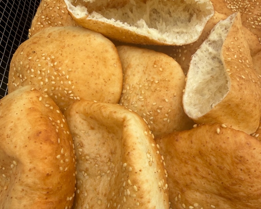 DT5. Vietnamese Sesame Hollow Donuts (10 pieces)